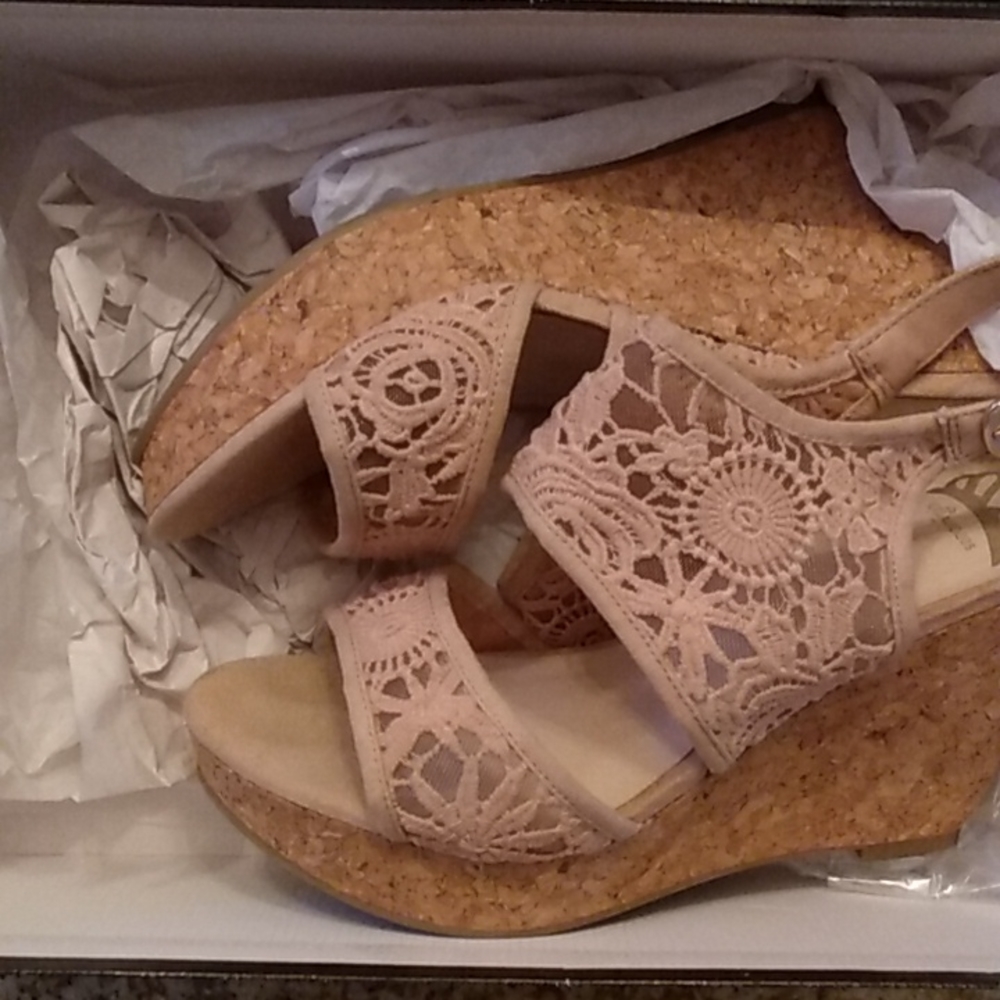 Fergaliscous shoes